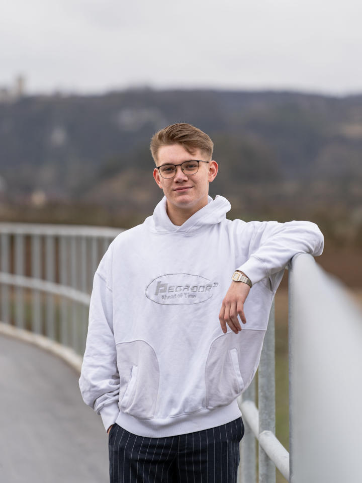 Raphael Fehlner vor Ort beim Kunden